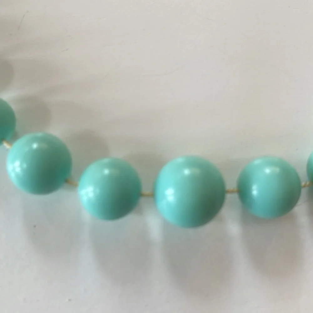 Vintage Resin Bead Neclace - Picture 3 of 4